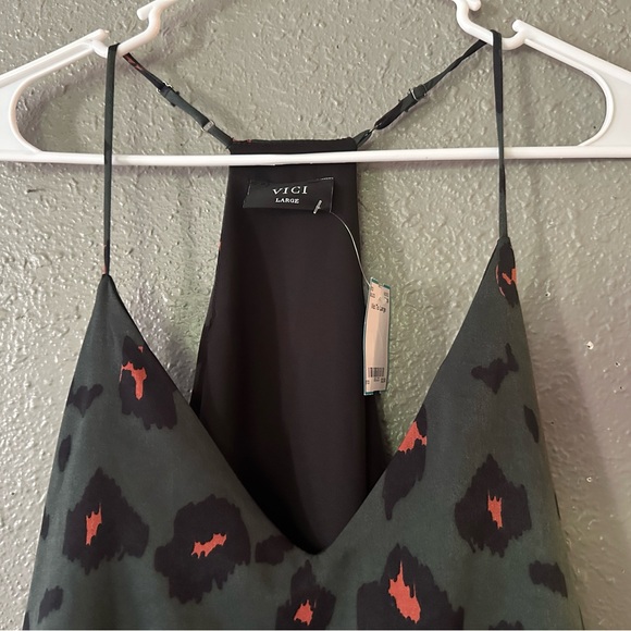 Woman’s Vici Size L Green Coral Print Razor Back Tank Top NWT - Picture 4 of 9